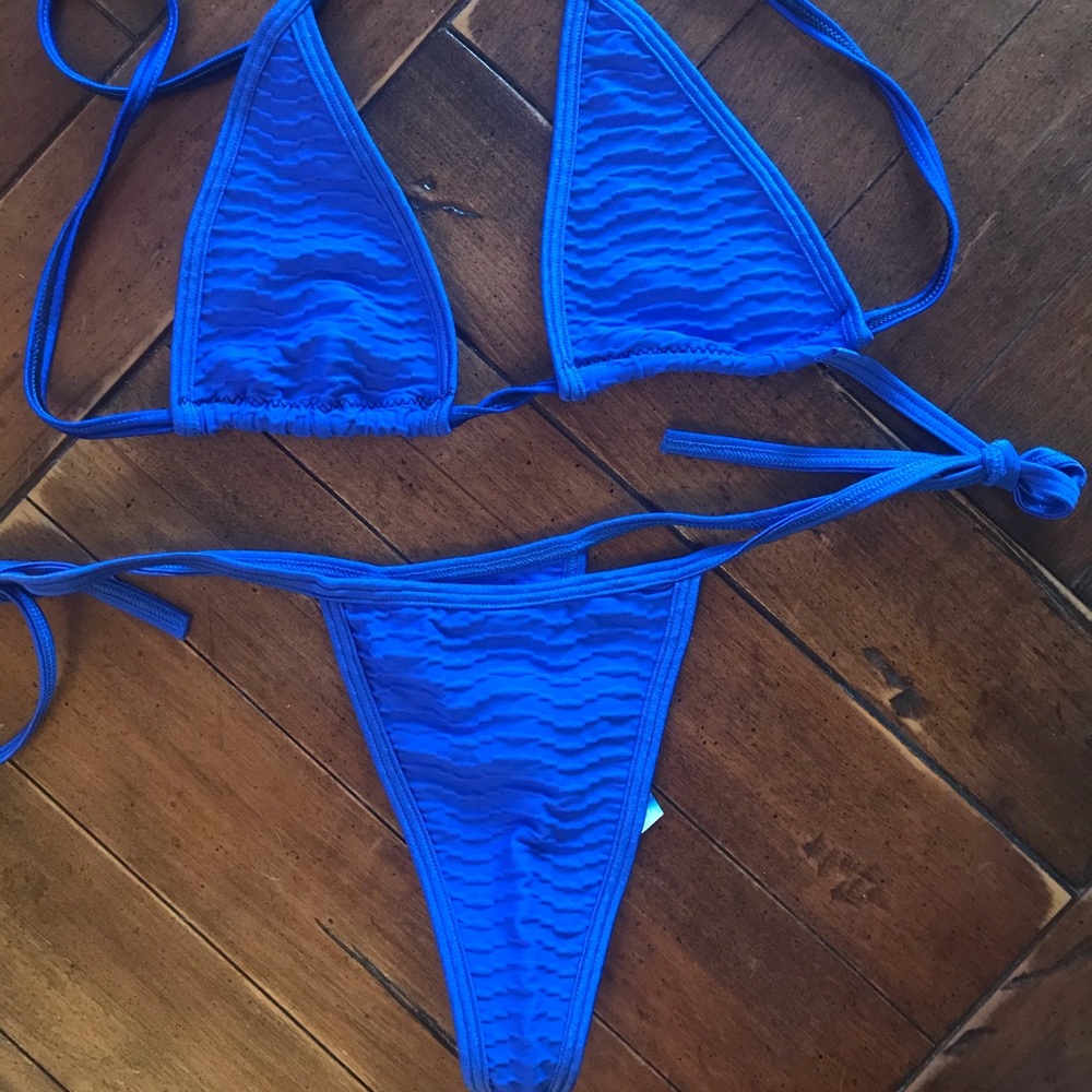 Bikini - Picture 7 of 7